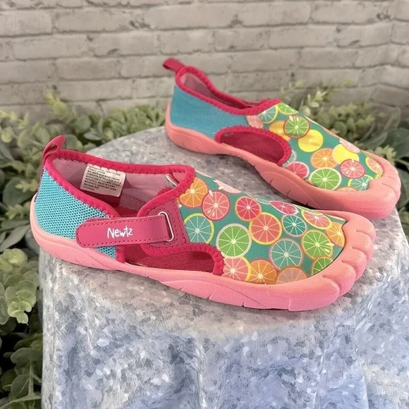 NEWTZ Pink&Blue Citrus Watershoes Rubber BumpToe Summer Play Shoes Girls 4/5 New - Picture 11 of 11